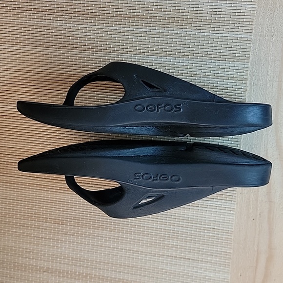 Oofos Original Recovery Flip Flop Sandal Shoes Black sz7 - Picture 6 of 7